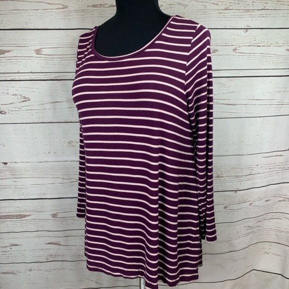 3/$25 Old Navy striped tee - Picture 3 of 5